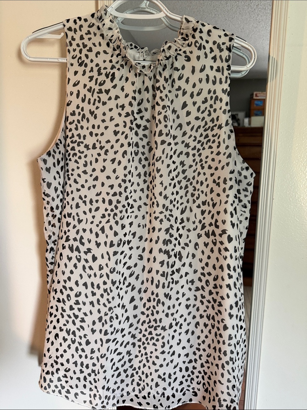 Women's Sleeveless Black & White Animal Print sleeveless blouse